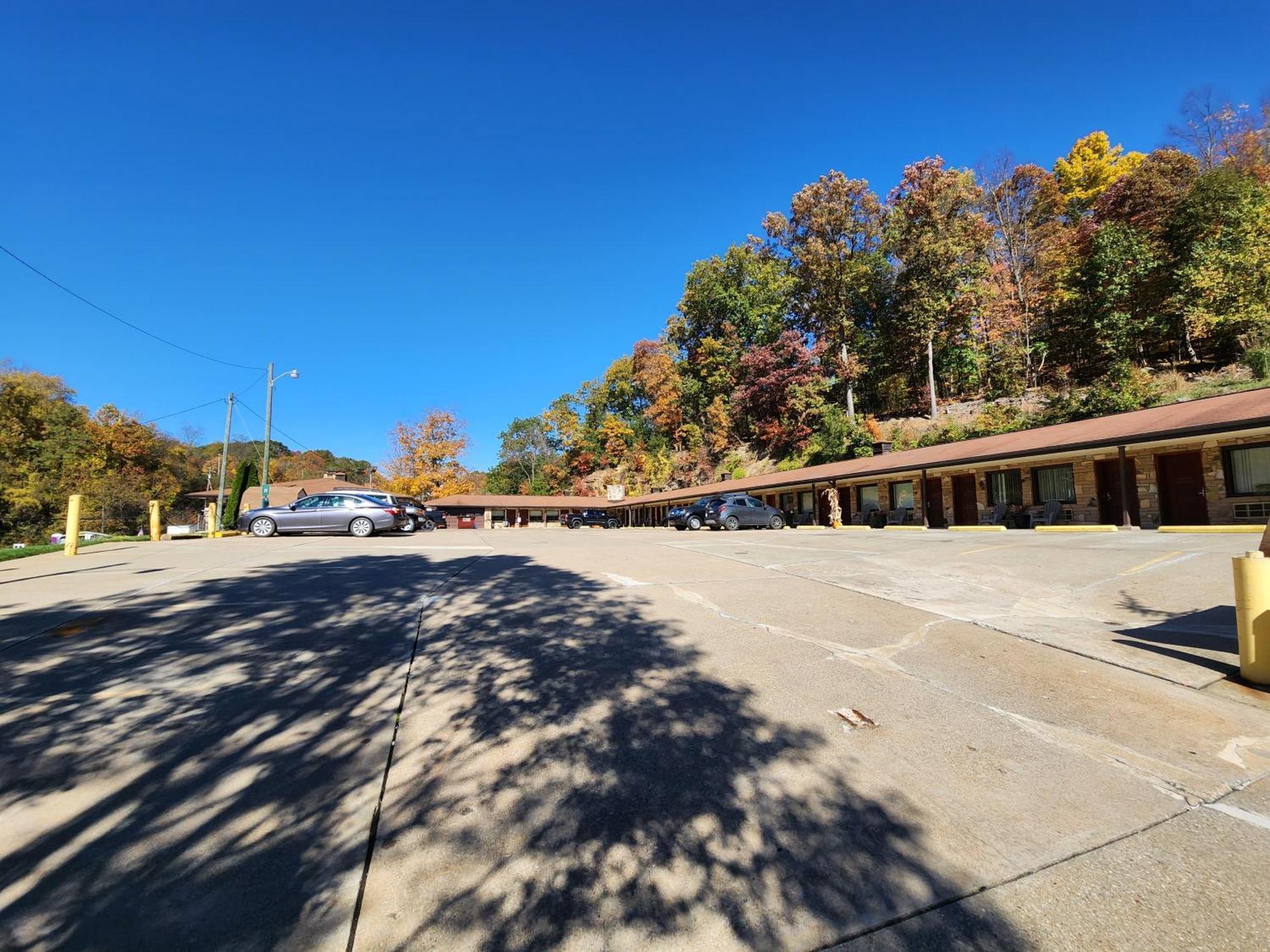 Jefferson Hills Motel Clairton エクステリア 写真