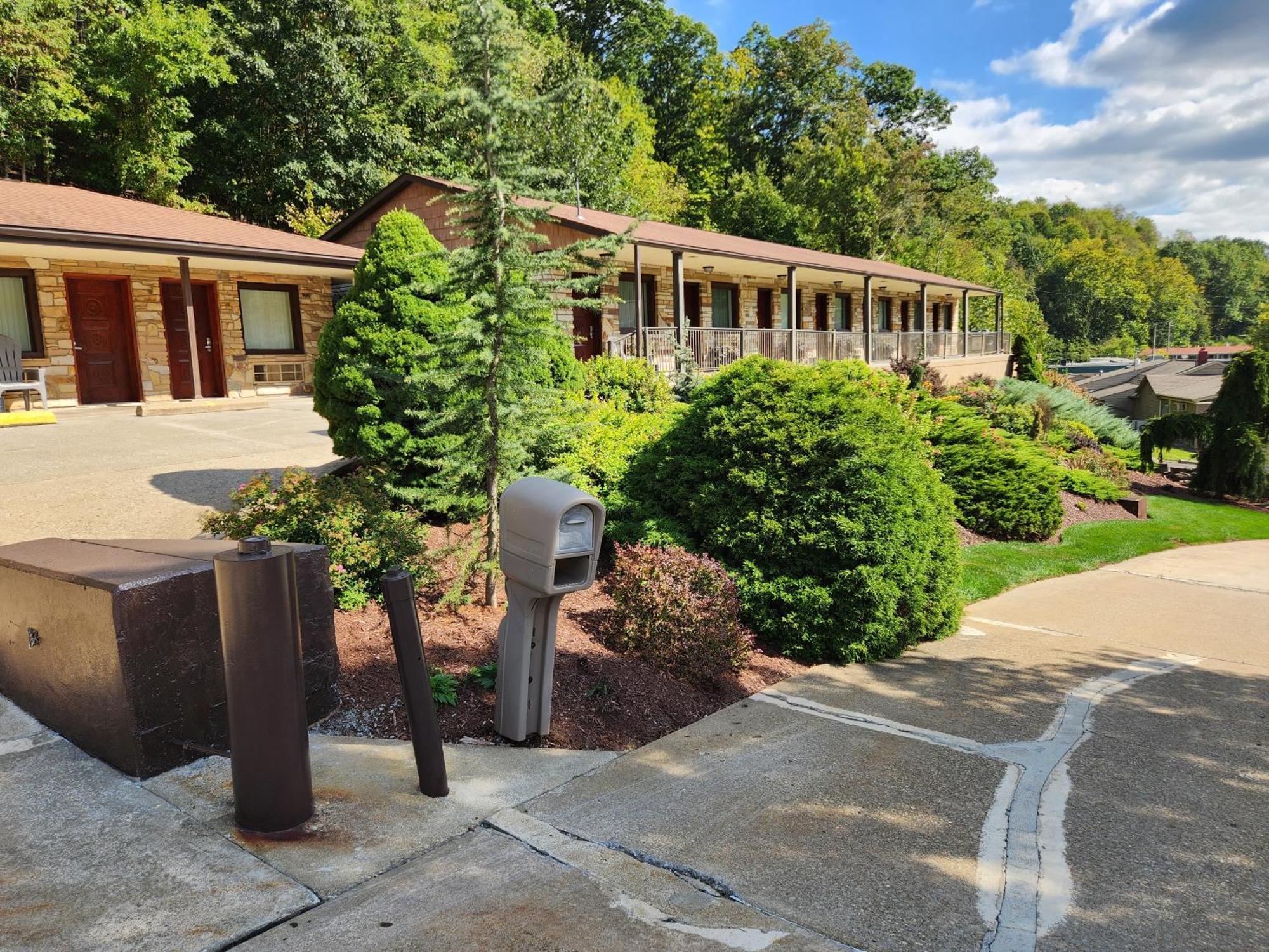 Jefferson Hills Motel Clairton エクステリア 写真