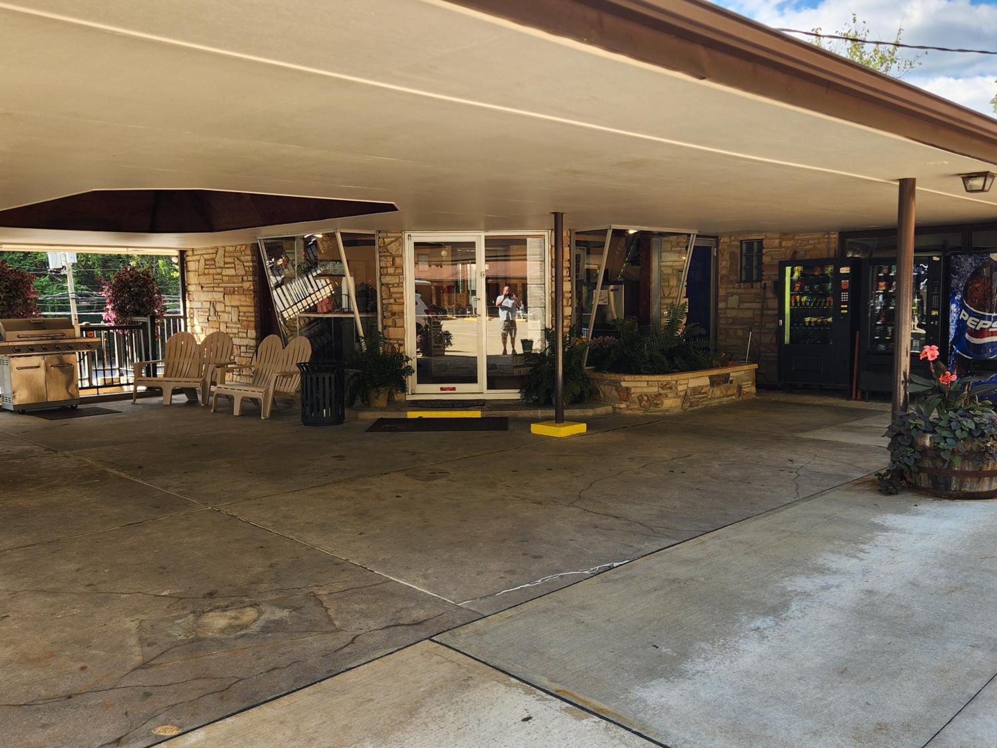 Jefferson Hills Motel Clairton エクステリア 写真